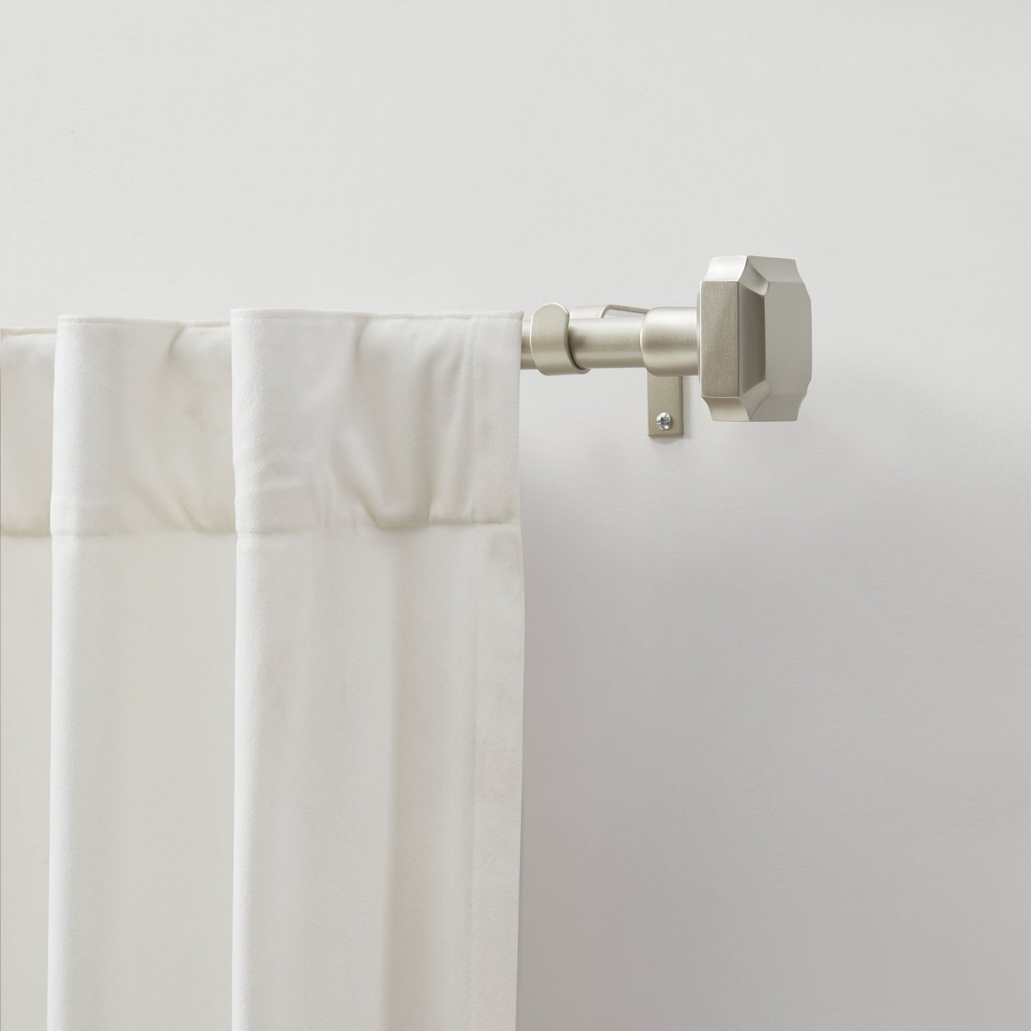 Martha Stewart Wellington Rod und Finial Set