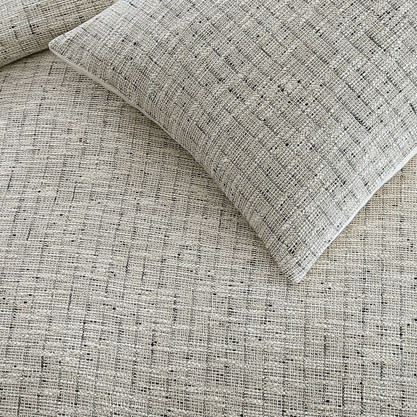KARL LAGERFELD PARIS Metallisches Tweed Comforter Set