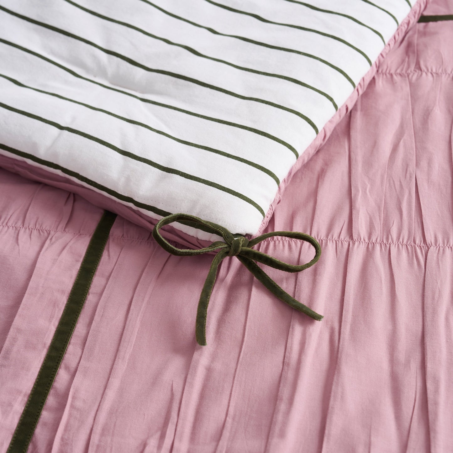 Das Ted Baker Ruched Hotel Comforter Set