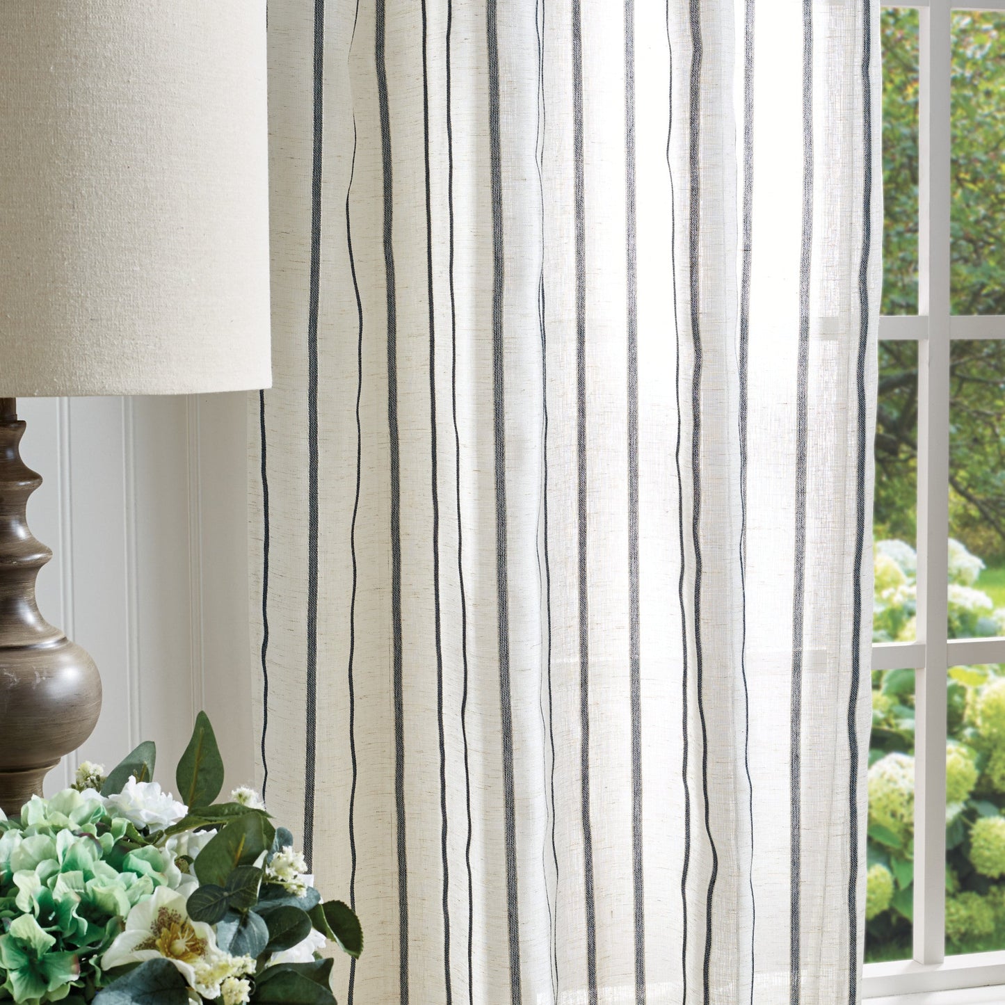 Martha Stewart Laguna Stripe Tie Tab Curtain Panel (Set von 2)
