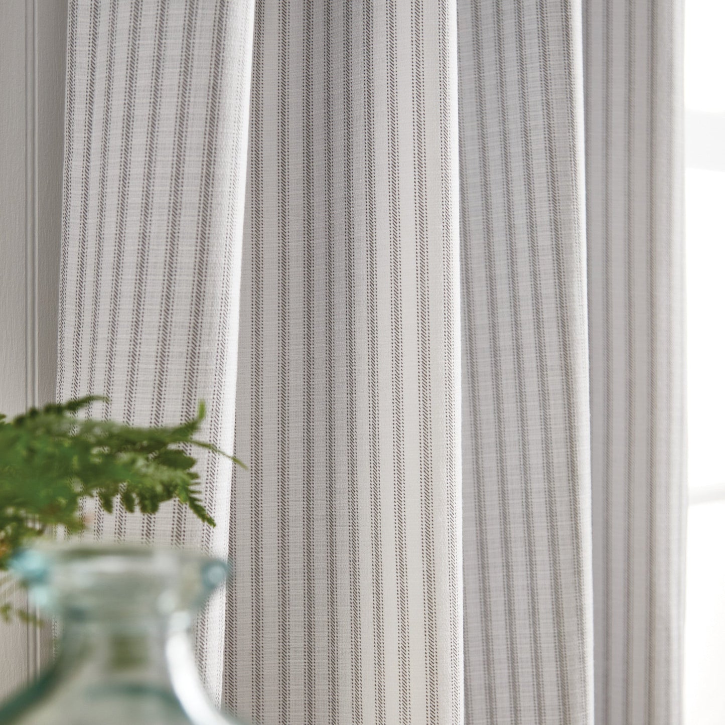 Martha Stewart Ticking Stripe Curtain Panel Paar