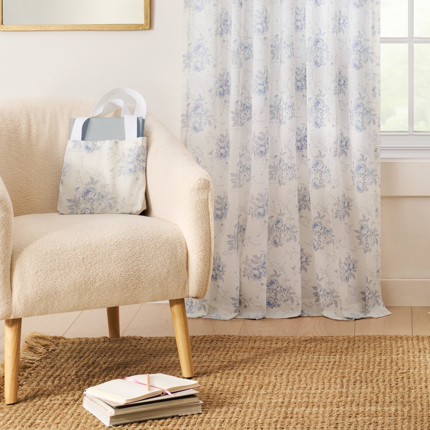 Peri Home Erbstück Rose Curtain Panel Paar und Tote Bag Set