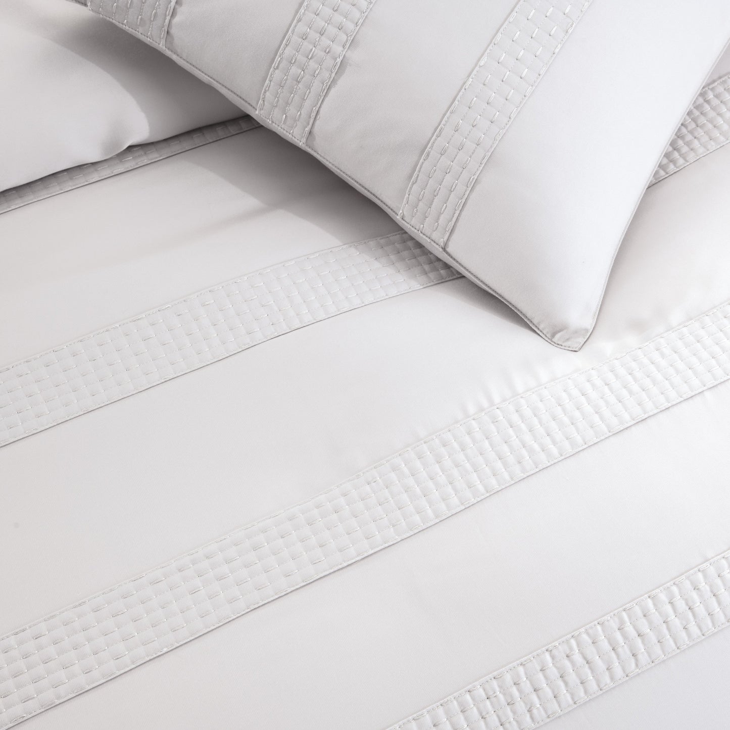 Donna Karan Essential Silk Stripe Duvet Sammlung