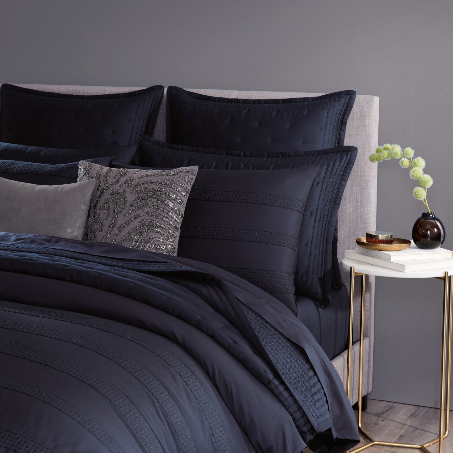 Donna Karan Essential Silk Stripe Duvet Sammlung