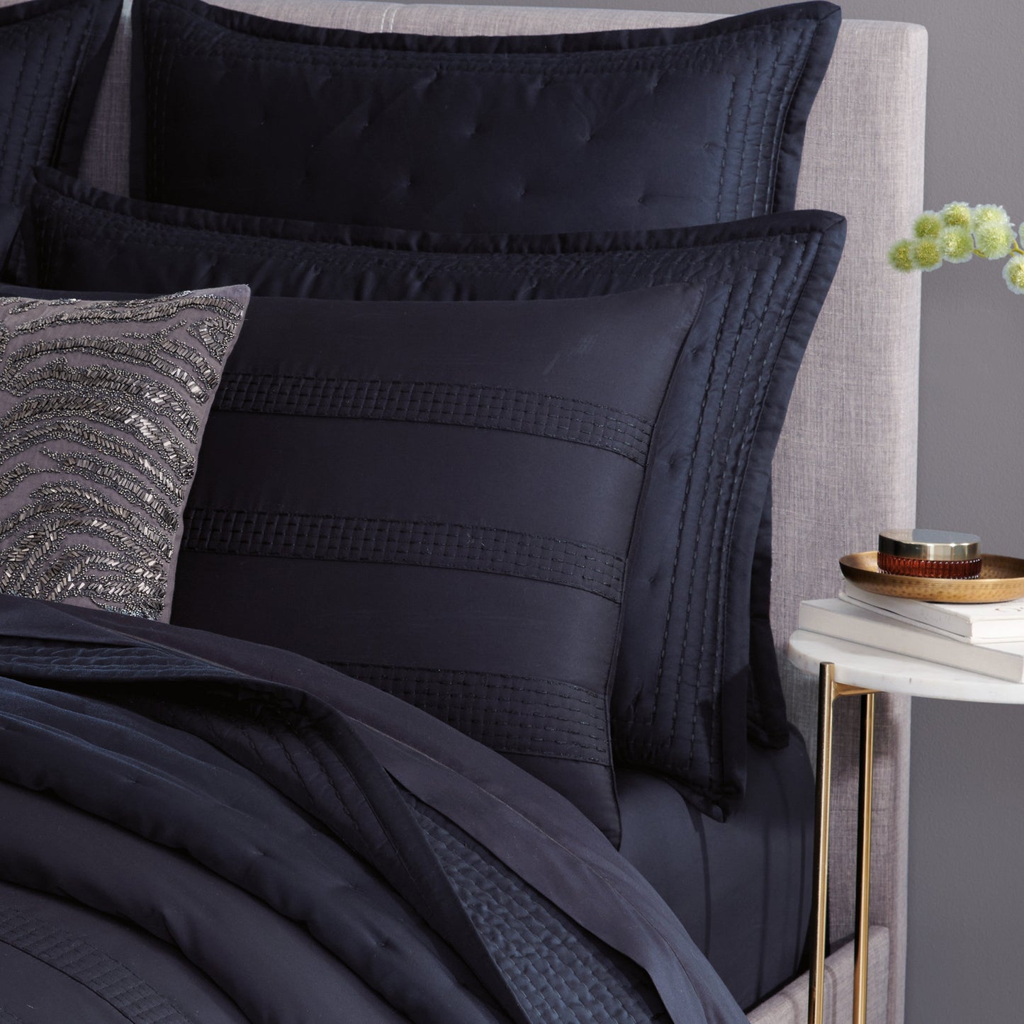 Donna Karan Essential Silk Stripe Duvet Sammlung