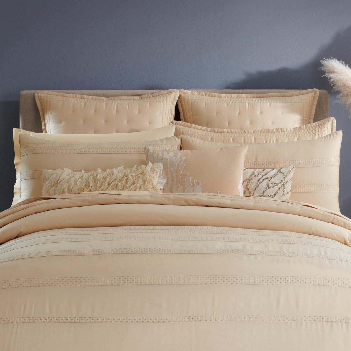 Donna Karan Essential Silk Stripe Duvet Sammlung
