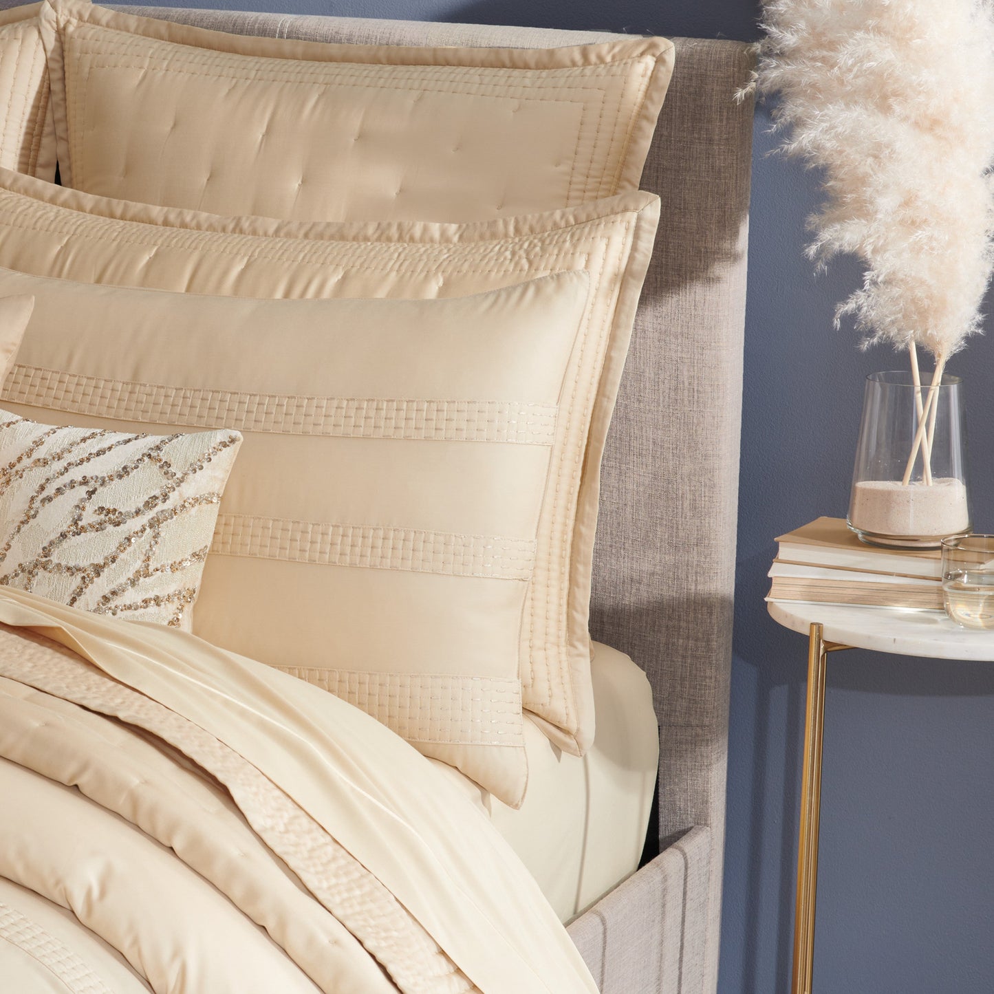 Donna Karan Essential Silk Stripe Duvet Sammlung