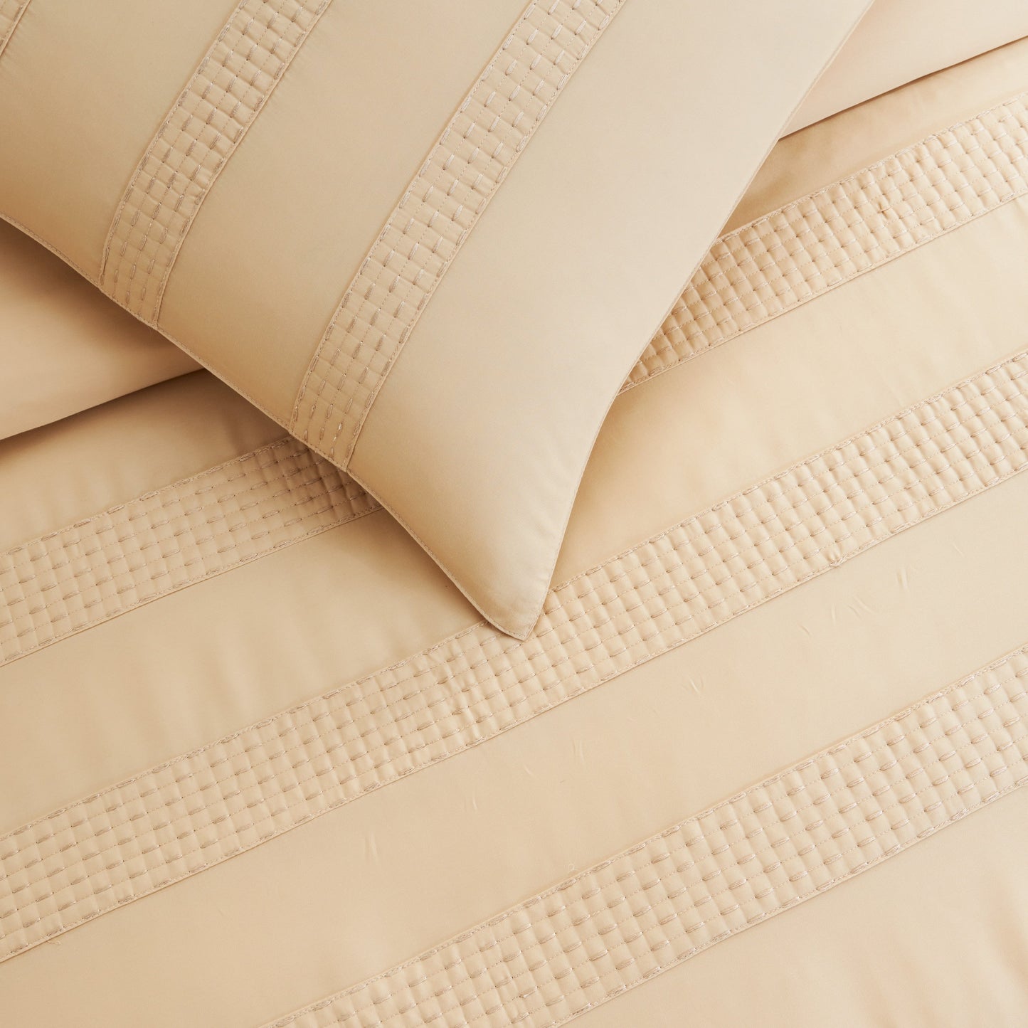 Donna Karan Essential Silk Stripe Duvet Sammlung