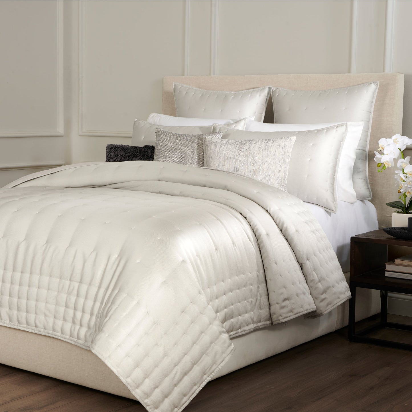 Donna Karan Home Hammered Silk Quilt Sammlung