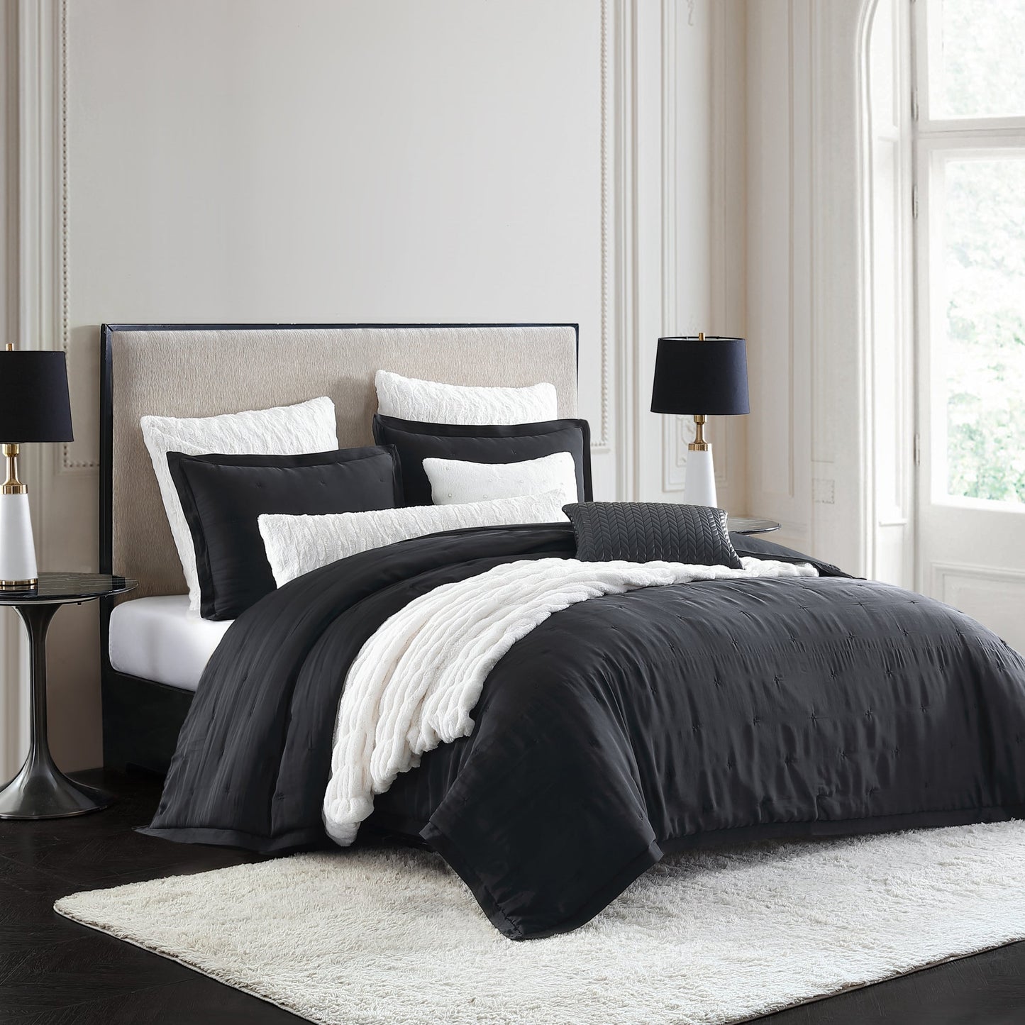 KARL LAGERFELD PARIS Silky Cloud Leichtgewichtige Comforter Set Kollektion