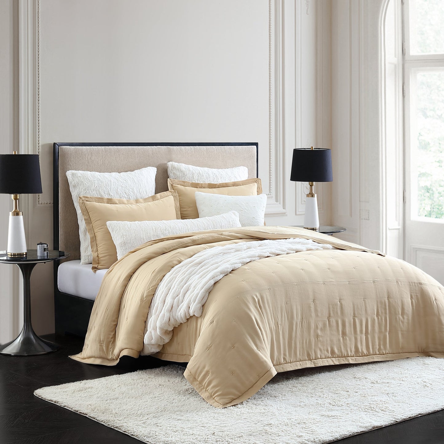 KARL LAGERFELD PARIS Silky Cloud Leichtgewichtige Comforter Set Kollektion