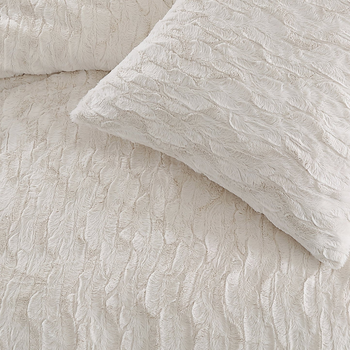 KARL LAGERFELD PARIS Himmlisches Faux Fur Comforter Set