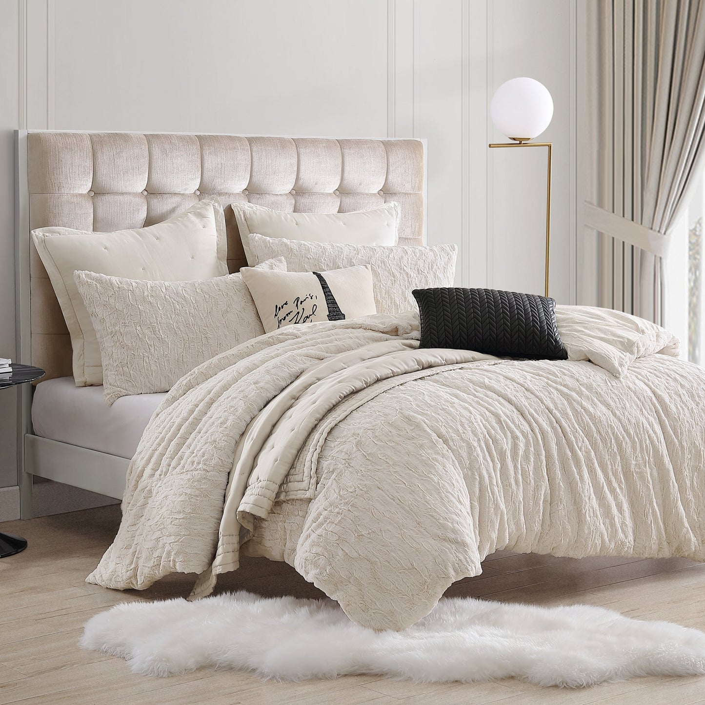 KARL LAGERFELD PARIS Himmlisches Faux Fur Comforter Set