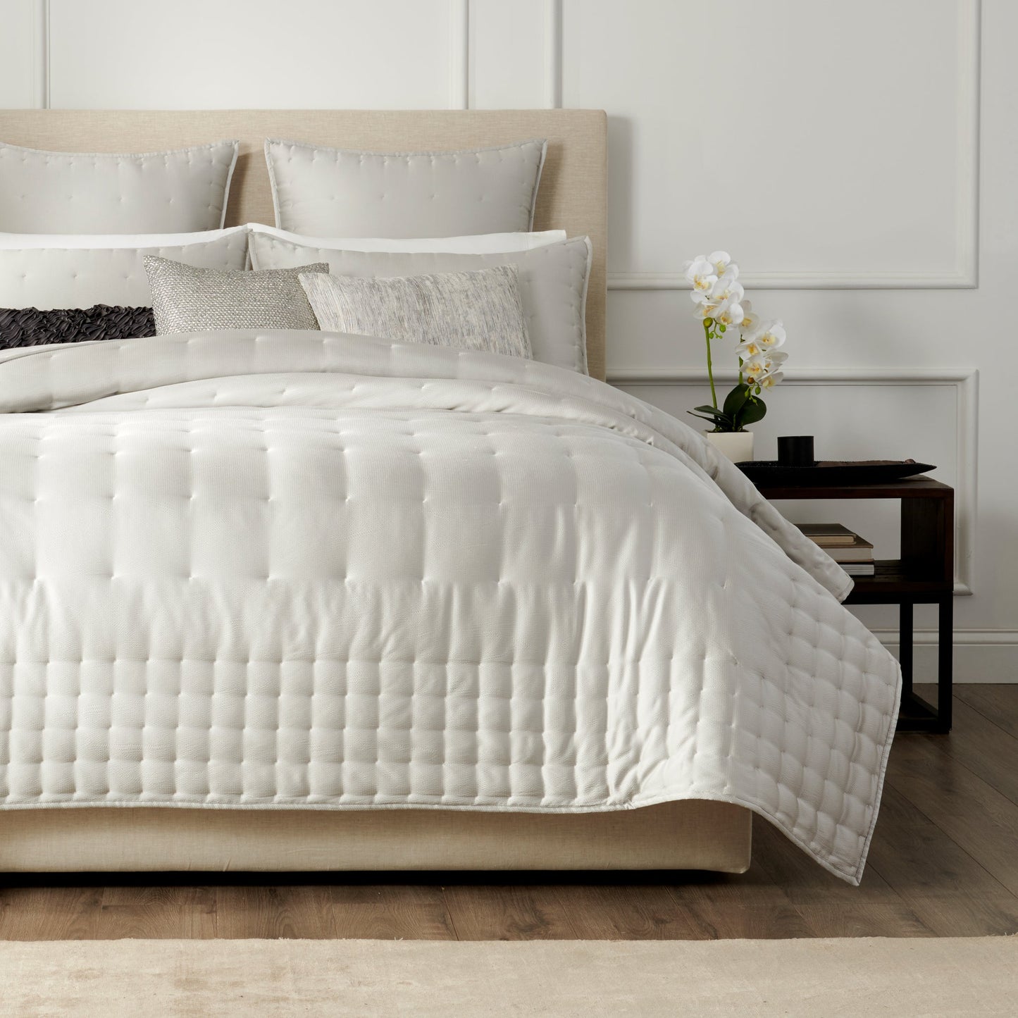 Donna Karan Home Hammered Silk Quilt Sammlung
