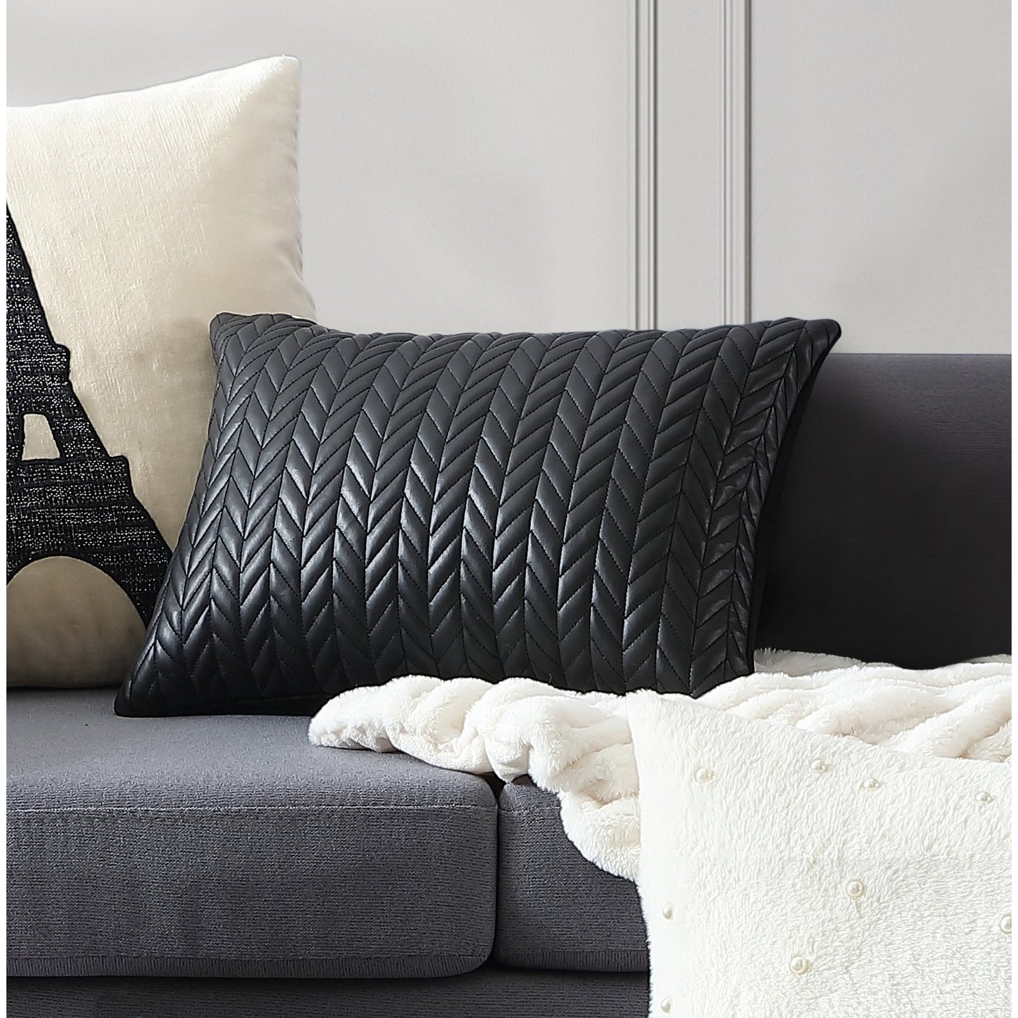 KARL LAGERFELD PARIS Chevron Quilted Dekoratives Kissen