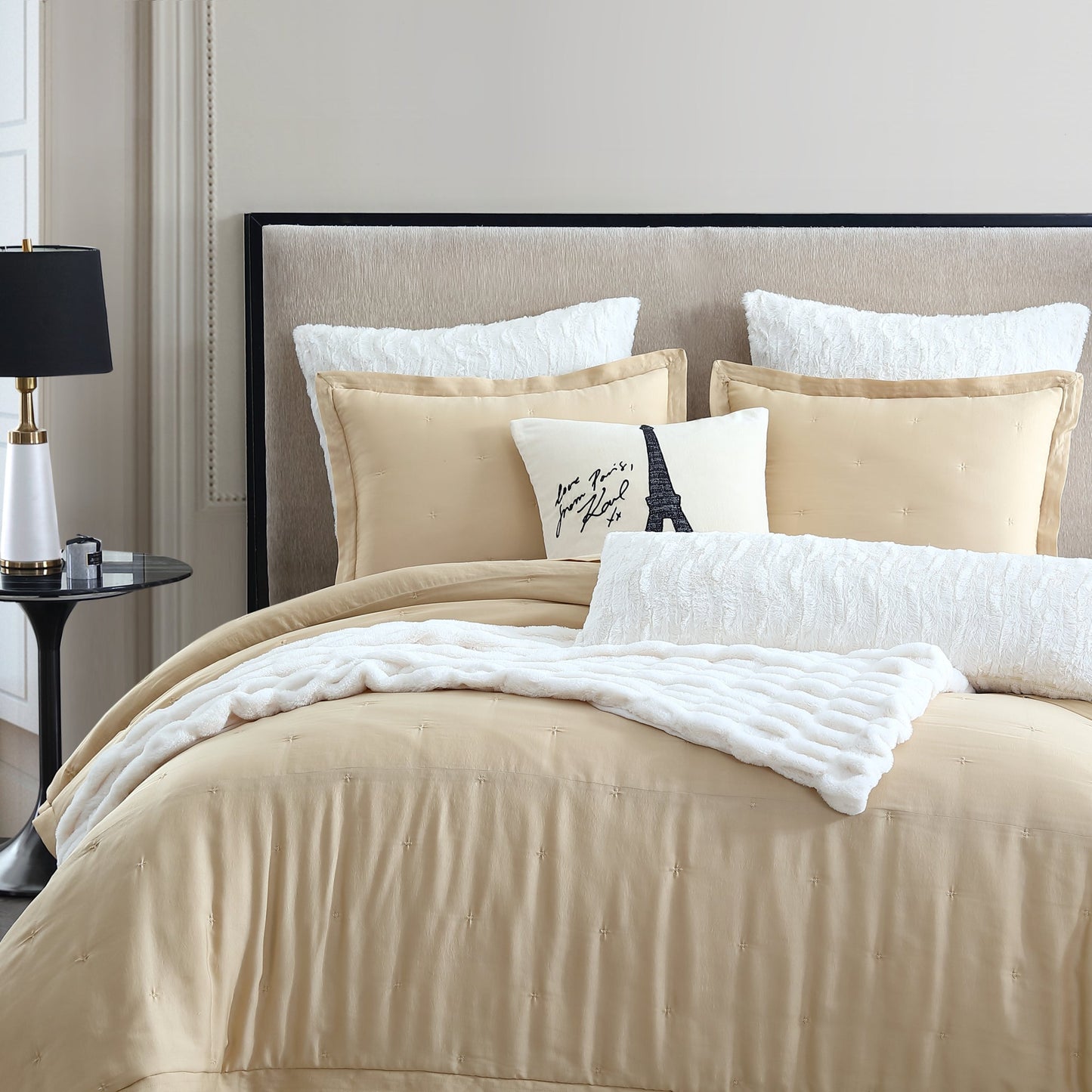 KARL LAGERFELD PARIS Silky Cloud Leichtgewichtige Comforter Set Kollektion