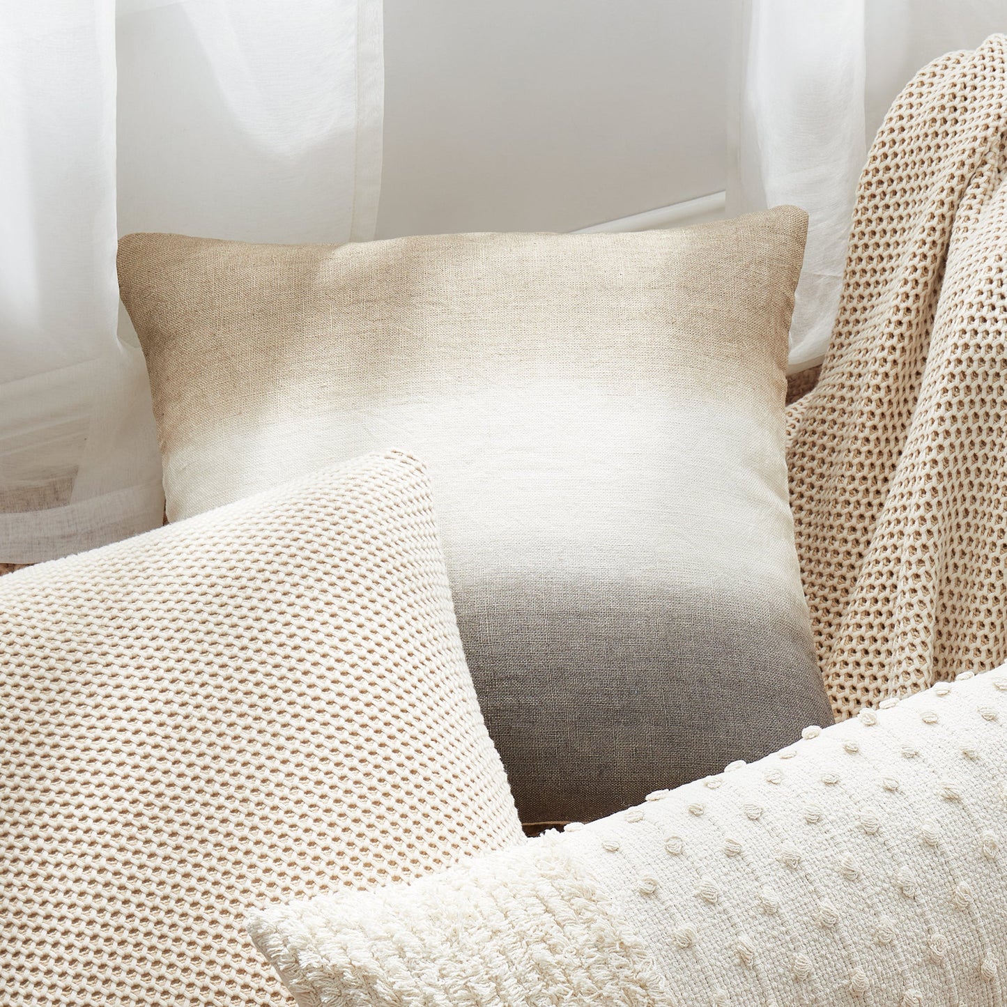 DKNY Reiner Tauchfarbstoff Dekoratives Kissen