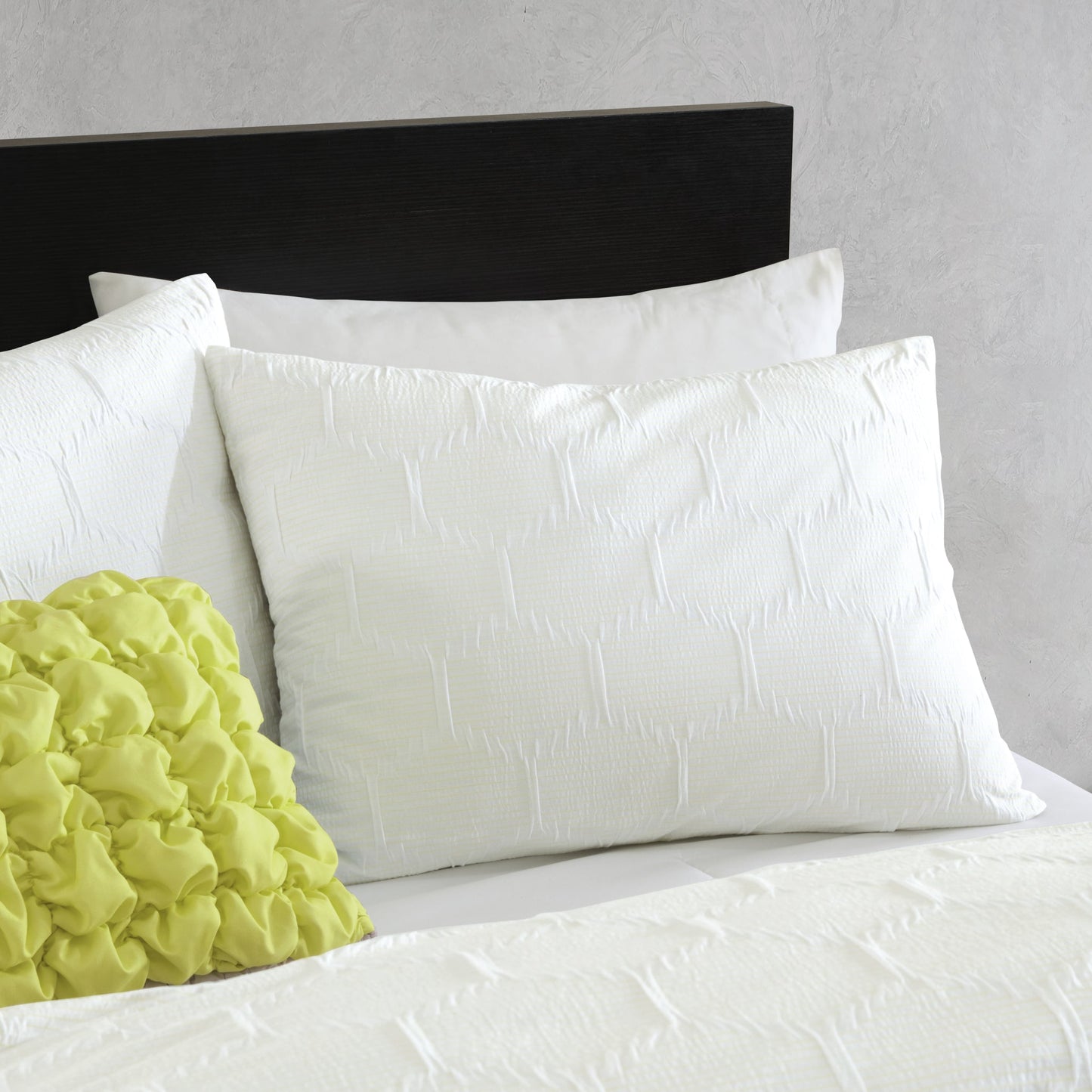 DKNY Modernes Hexagon Comforter Set