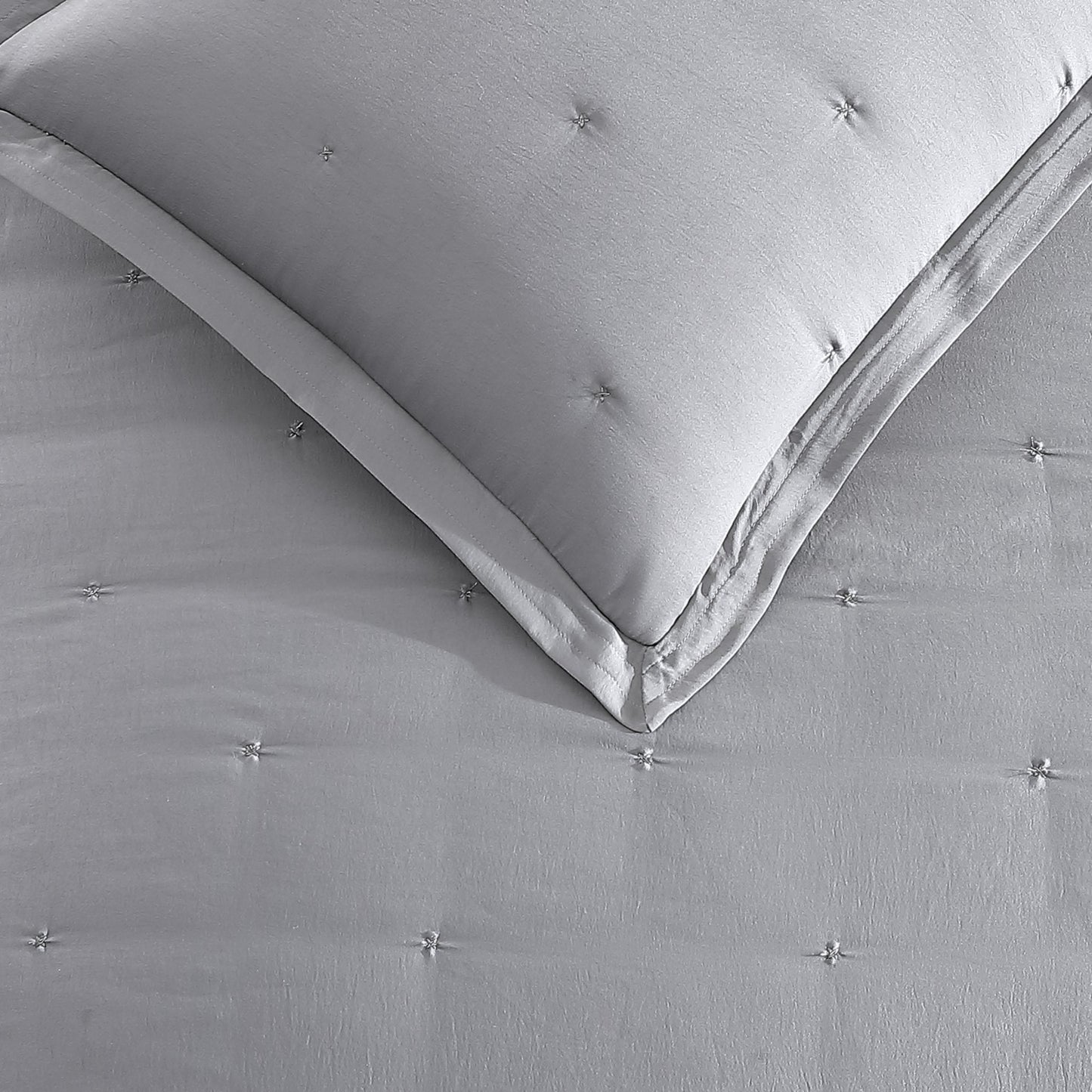 KARL LAGERFELD PARIS Silky Cloud Leichtgewichtige Comforter Set Kollektion