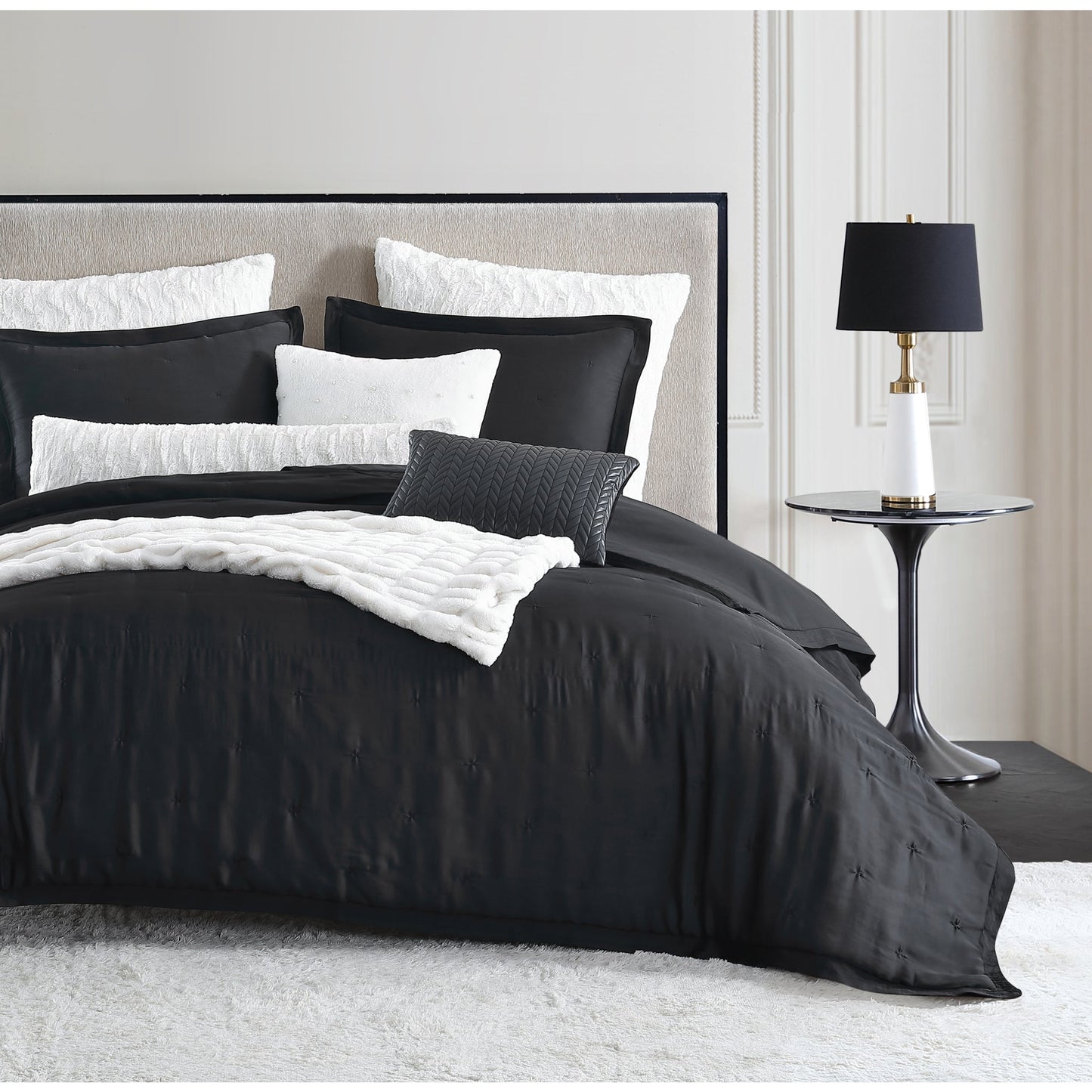 KARL LAGERFELD PARIS Silky Cloud Leichtgewichtige Comforter Set Kollektion