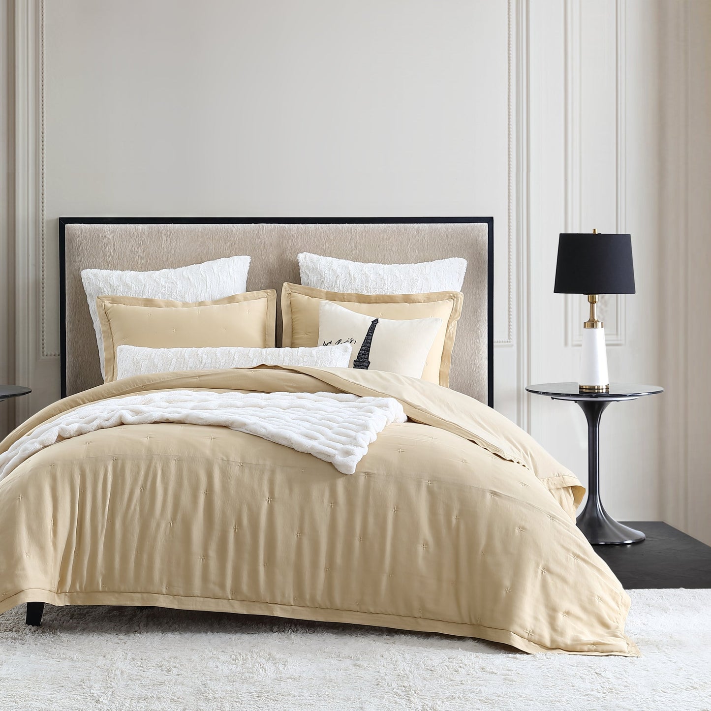 KARL LAGERFELD PARIS Silky Cloud Leichtgewichtige Comforter Set Kollektion