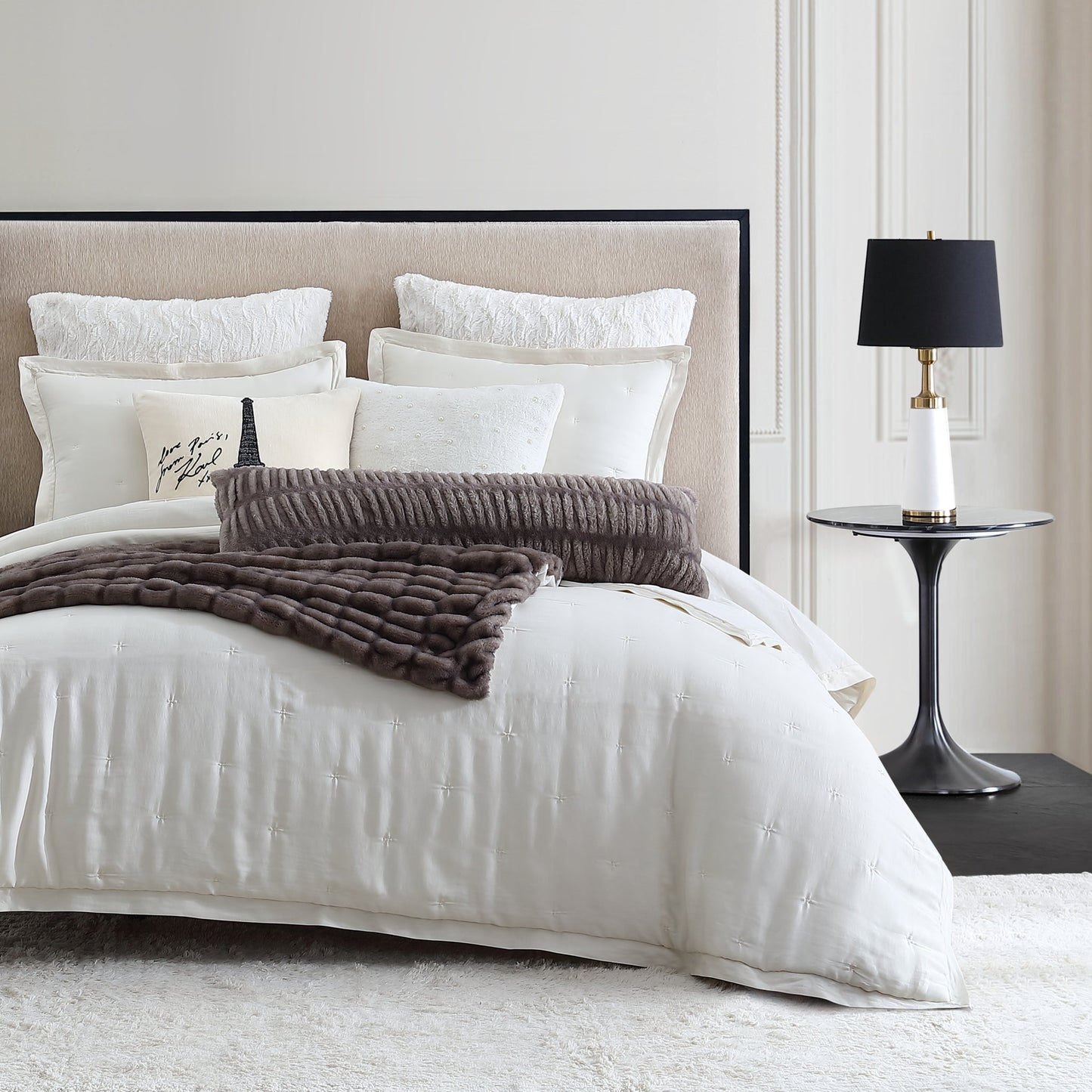 KARL LAGERFELD PARIS Silky Cloud Leichtgewichtige Comforter Set Kollektion