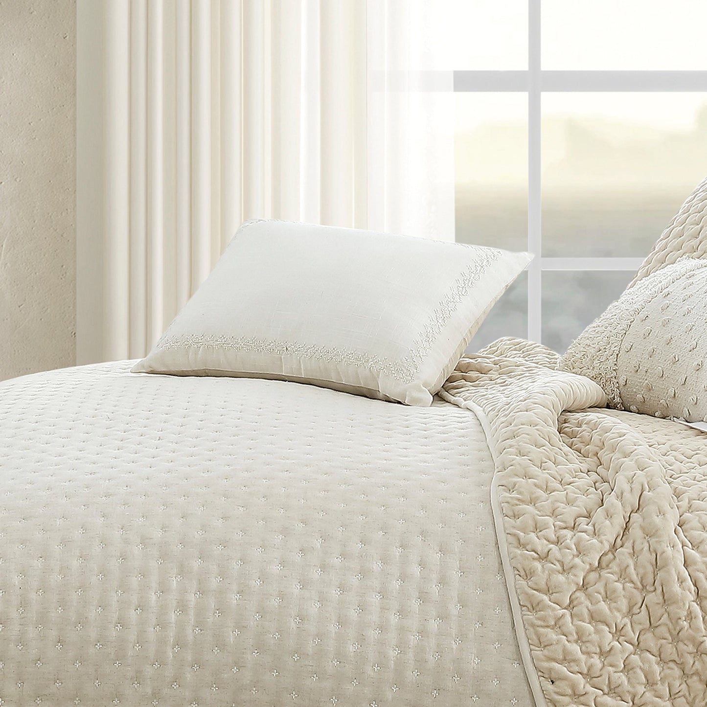 DKNY PURE Border Stickerei Dekoratives Kissen