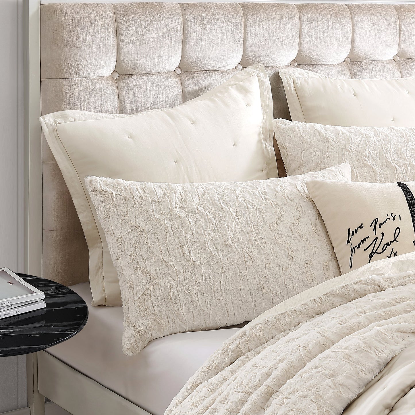 KARL LAGERFELD PARIS Himmlisches Faux Fur Duvet Set