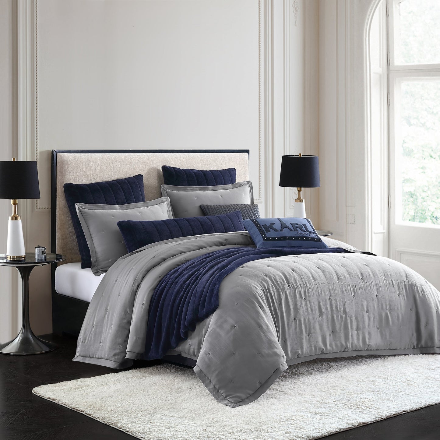 KARL LAGERFELD PARIS Silky Cloud Leichtgewichtige Comforter Set Kollektion