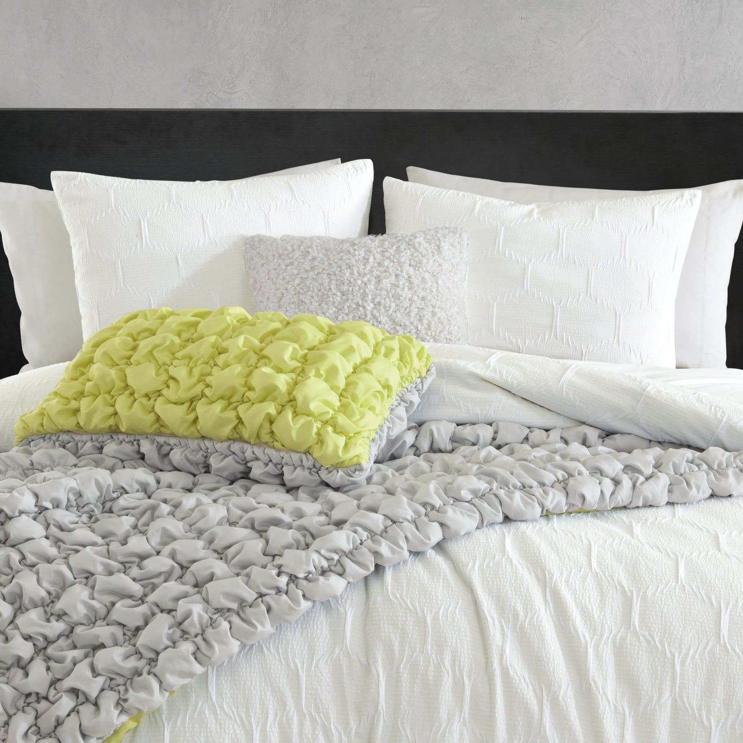 DKNY Modernes Hexagon Comforter Set